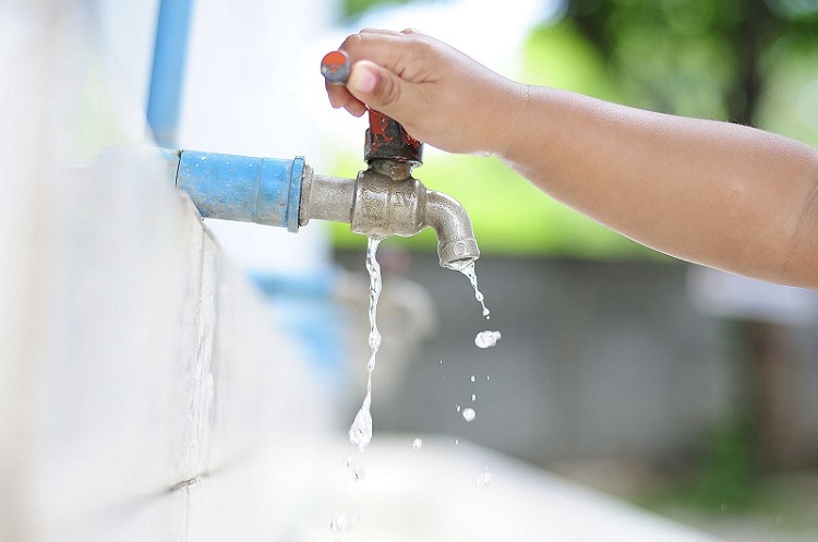 Cara menjaga kebersihan air bisa dengan menghematnya, Sumber: health.okezone.com